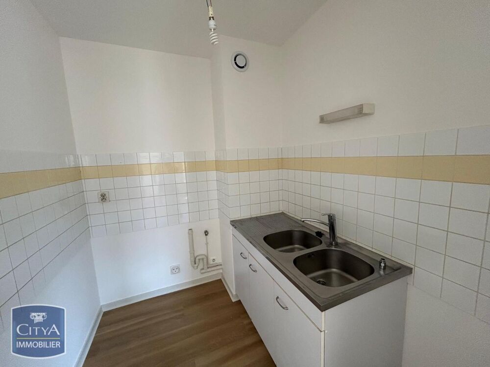 À LOUER : Appartement T1 situé en plein coeur de Châteaur....