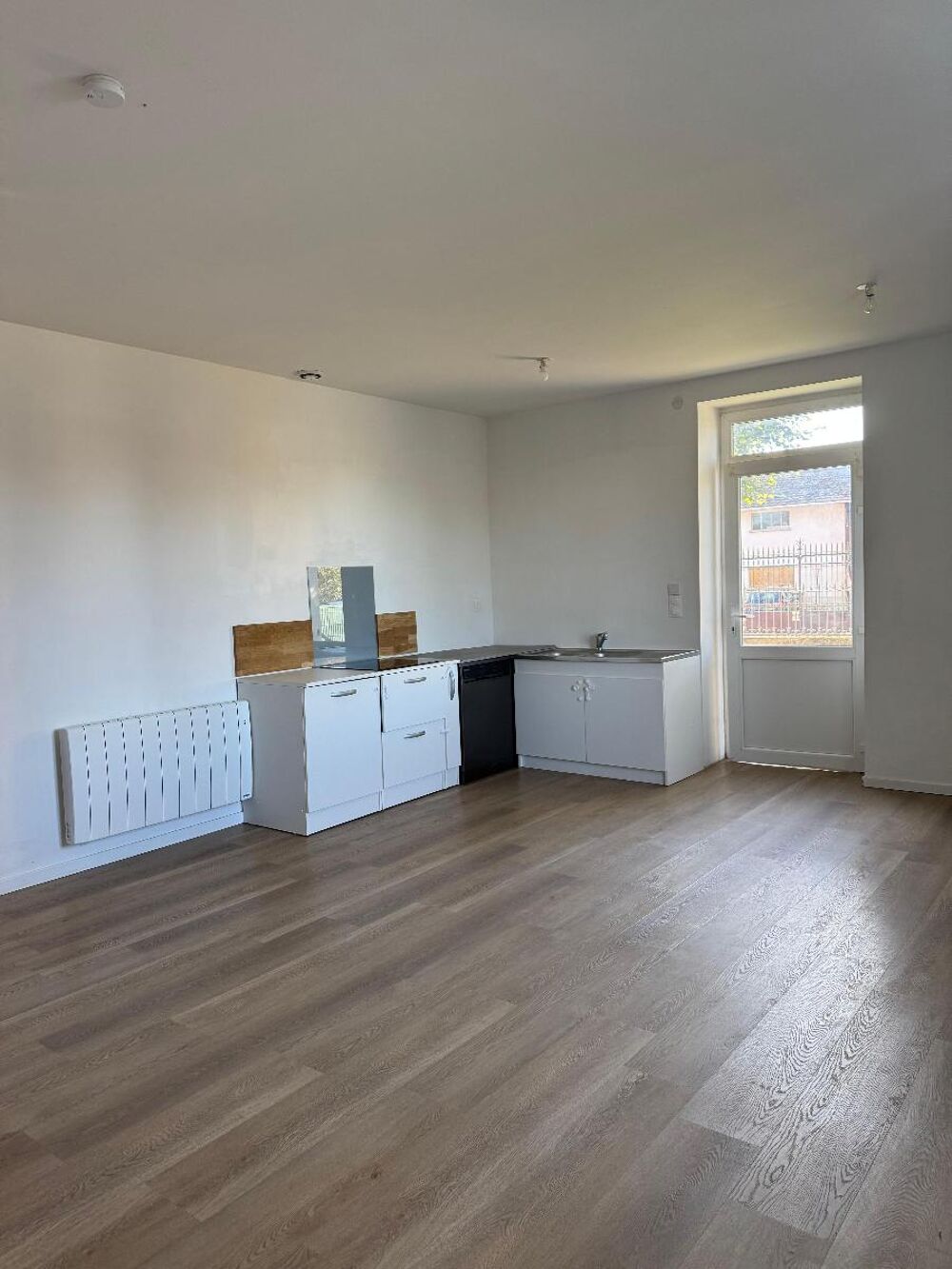 location Appartement - 3 pièce(s) - 83 m² Boisset-lès-Montrond (42210)