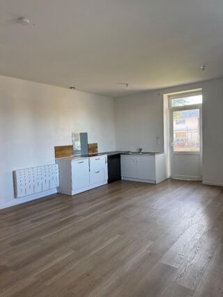  Appartement à louer 3 pièces 83 m²