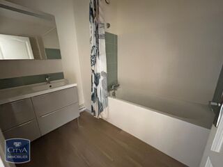  Appartement à louer 5 pièces 120 m²