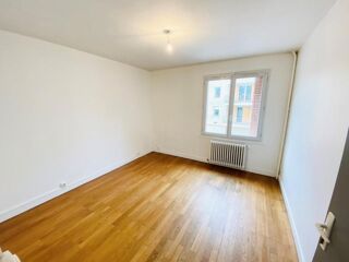  Appartement à louer 4 pièces 68 m²