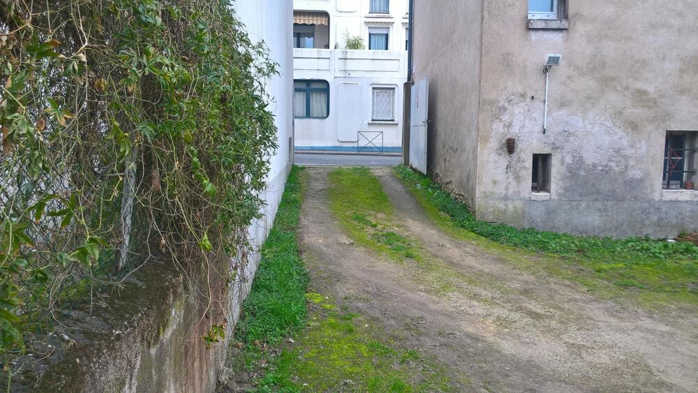 location Parking / Garage Tours (37000)