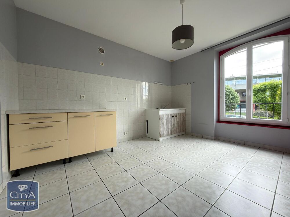 À louer : Charmante maison T6 en pierre située à Brive, ....