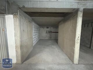  Parking / Garage à louer 