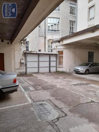  Parking / Garage à louer 