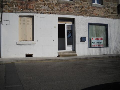 PROCHE COMMODITES , COMMERCES ET PARKINGS - 6 place M... 590 42170 St just st rambert