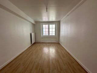  Appartement à louer 4 pièces 109 m²