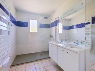  Appartement à louer 3 pièces 80 m²