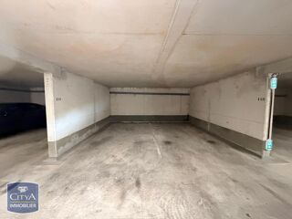 Parking / Garage � louer 