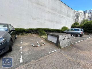  Parking / Garage à louer 