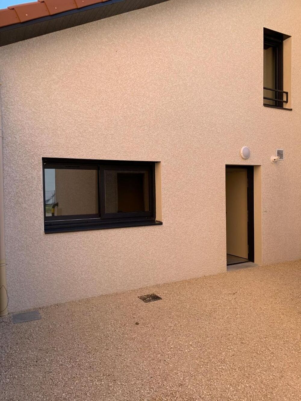 location Maison - 4 pièce(s) - 87 m² Chazelles-sur-Lyon (42140)