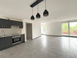  Appartement à louer 4 pièces 90 m²