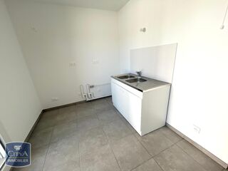  Appartement à louer 4 pièces 77 m²