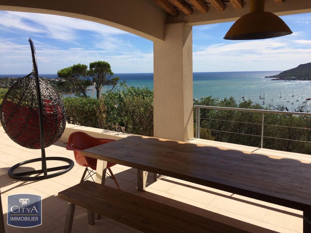 **À LOUER : Villa d'exception à Agay !** Découvrez cette....