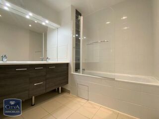  Appartement à louer 3 pièces 77 m²