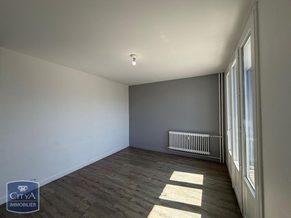 À louer, cet appartement T3 situé dans la charmante vill....