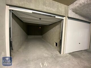  Parking / Garage � louer 
