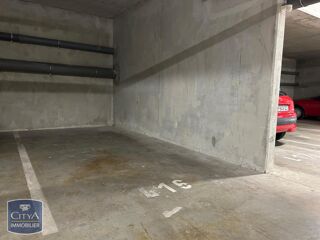  Parking / Garage à louer 