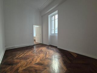  Appartement à louer 5 pièces 154 m²