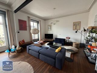  Appartement à louer 3 pièces 125 m²