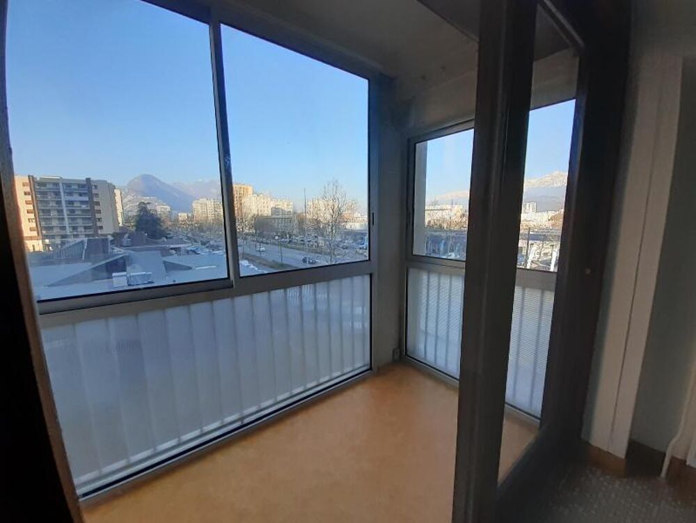 À LOUER : Appartement T2 à Grenoble, situé dans un quart....