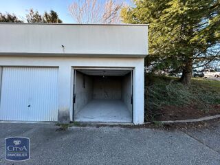  Parking / Garage à louer 