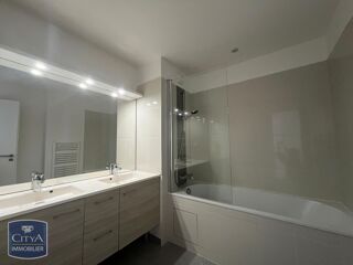  Appartement à louer 3 pièces 75 m²