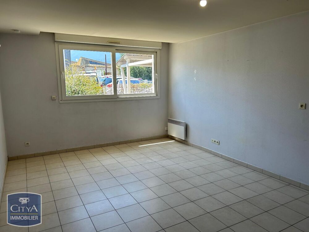 À LOUER : Appartement T1 situé à Eybens, offrant un cadr....