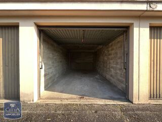  Parking / Garage à louer 