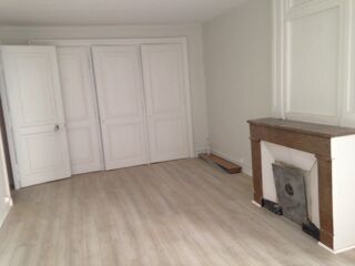  Appartement à louer 2 pièces 60 m²