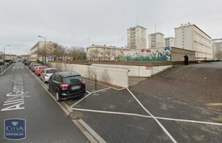  Parking / Garage à louer 