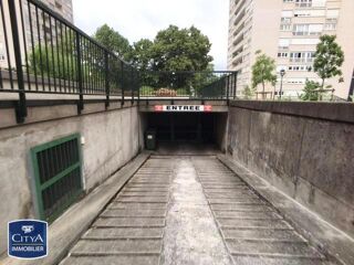  Parking / Garage à louer 