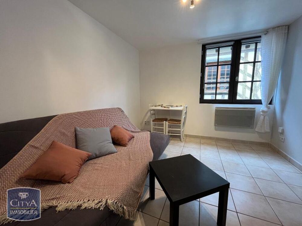 À LOUER : Appartement T1 situé en plein coeur de Bourges,....