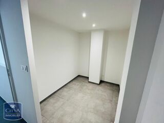  Appartement à louer 4 pièces 79 m²