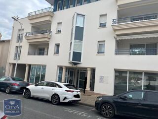  Parking / Garage à louer 