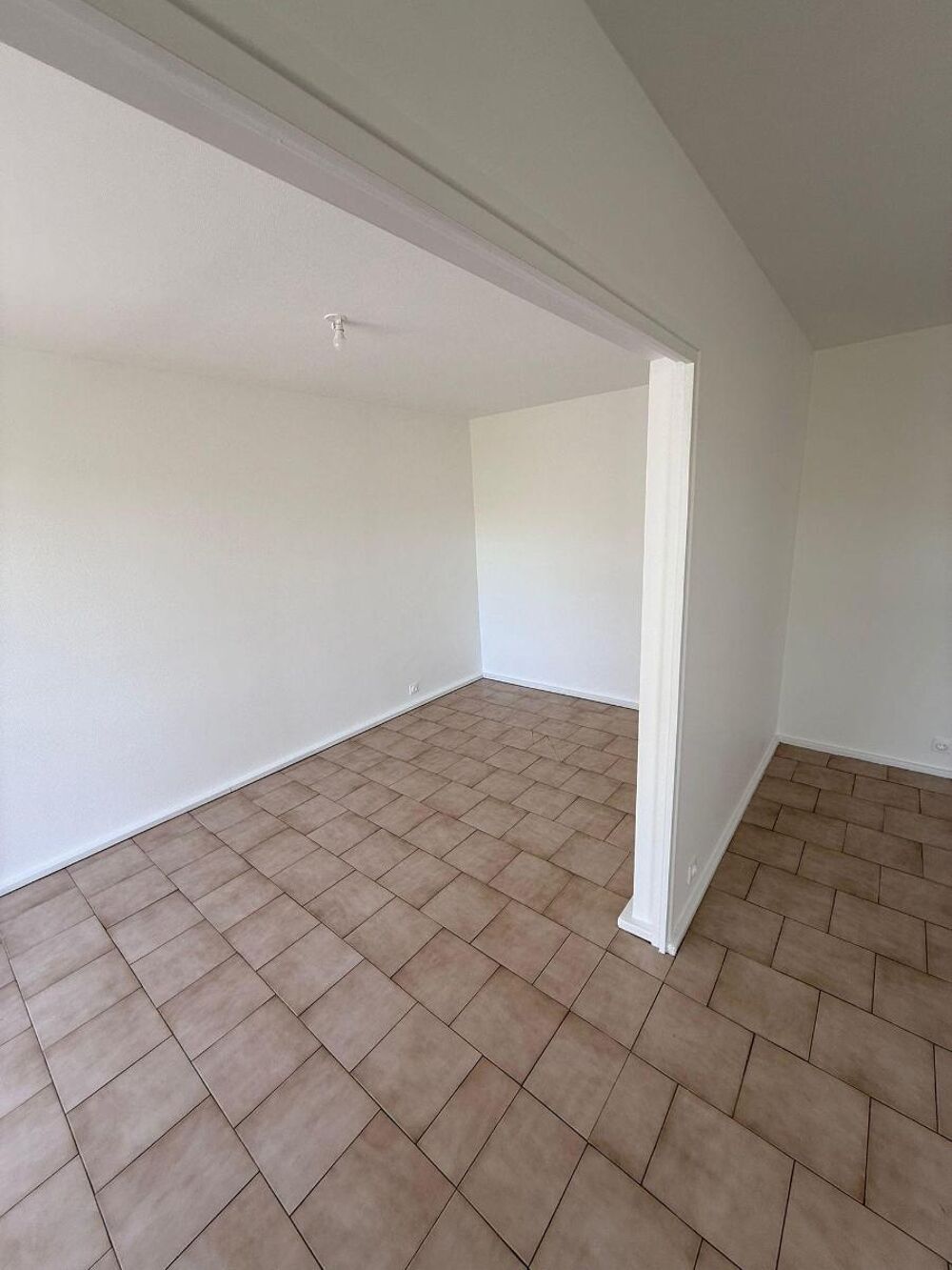 location Appartement - 3 pièce(s) - 65 m² Décines-Charpieu (69150)
