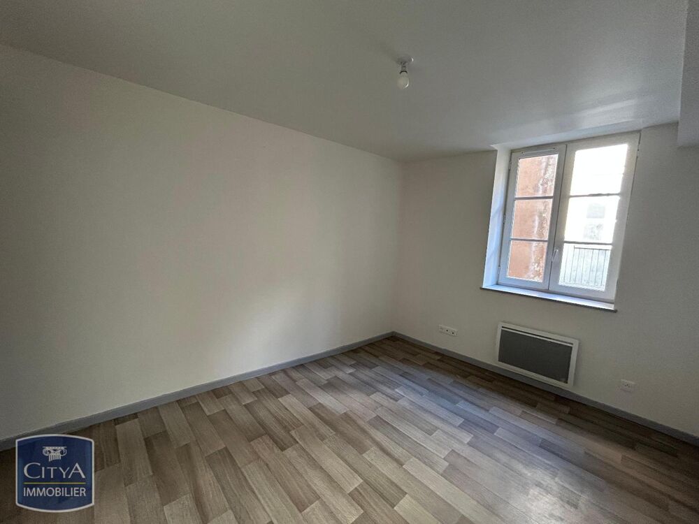 À LOUER : Appartement rénové T2 situé à Sedan, dans le c....