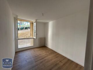  Appartement à louer 5 pièces 84 m²