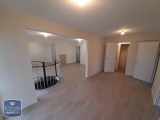  Appartement à louer 4 pièces 95 m²