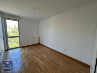  Appartement à louer 4 pièces 116 m²