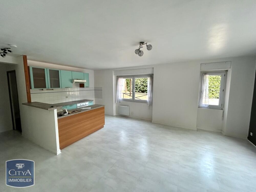 T2 lumineux. Loyer de 700,00 euros par mois charges comp....