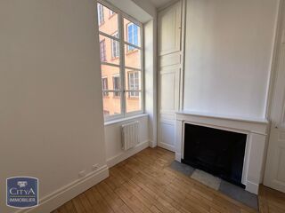  Appartement à louer 4 pièces 75 m²