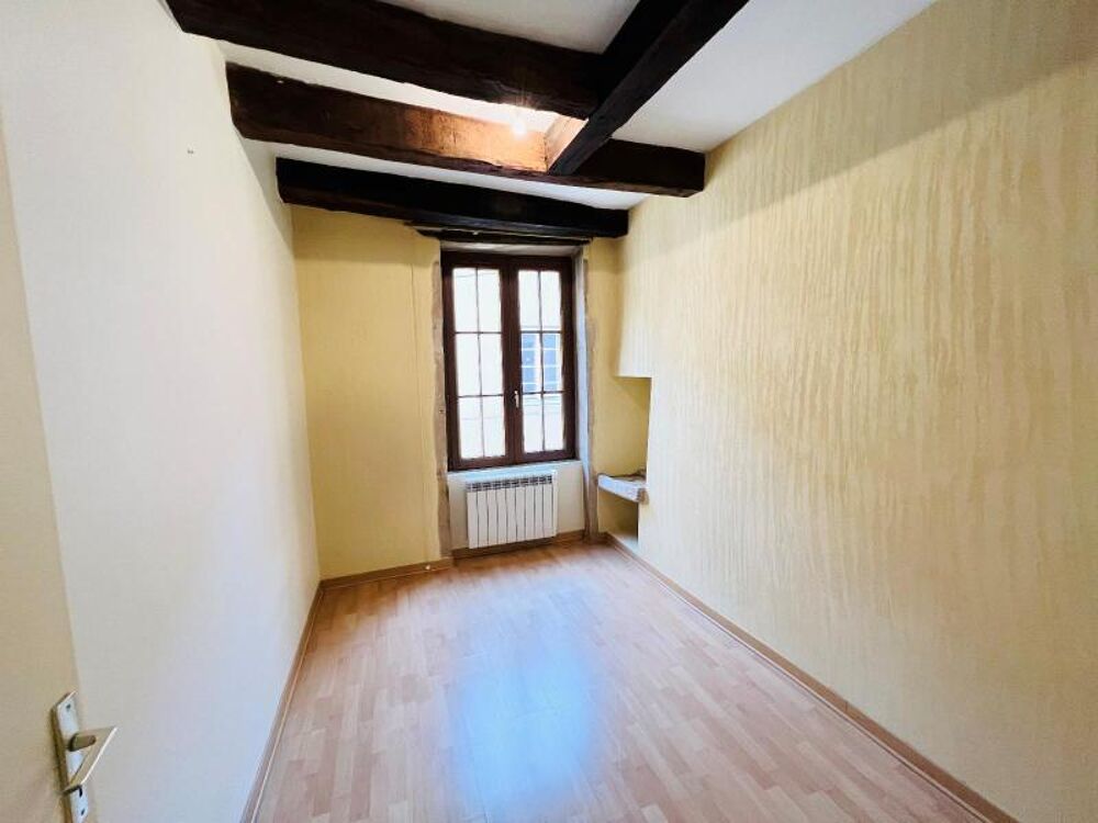 Nous vous proposons à la location un appartement T3 comp....