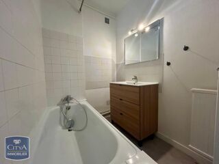  Appartement à louer 3 pièces 96 m²