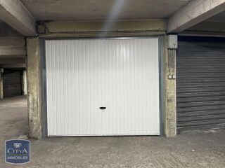  Parking / Garage à louer 