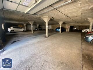  Parking / Garage à louer 