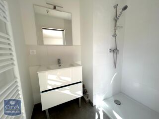  Appartement à louer 4 pièces 79 m²