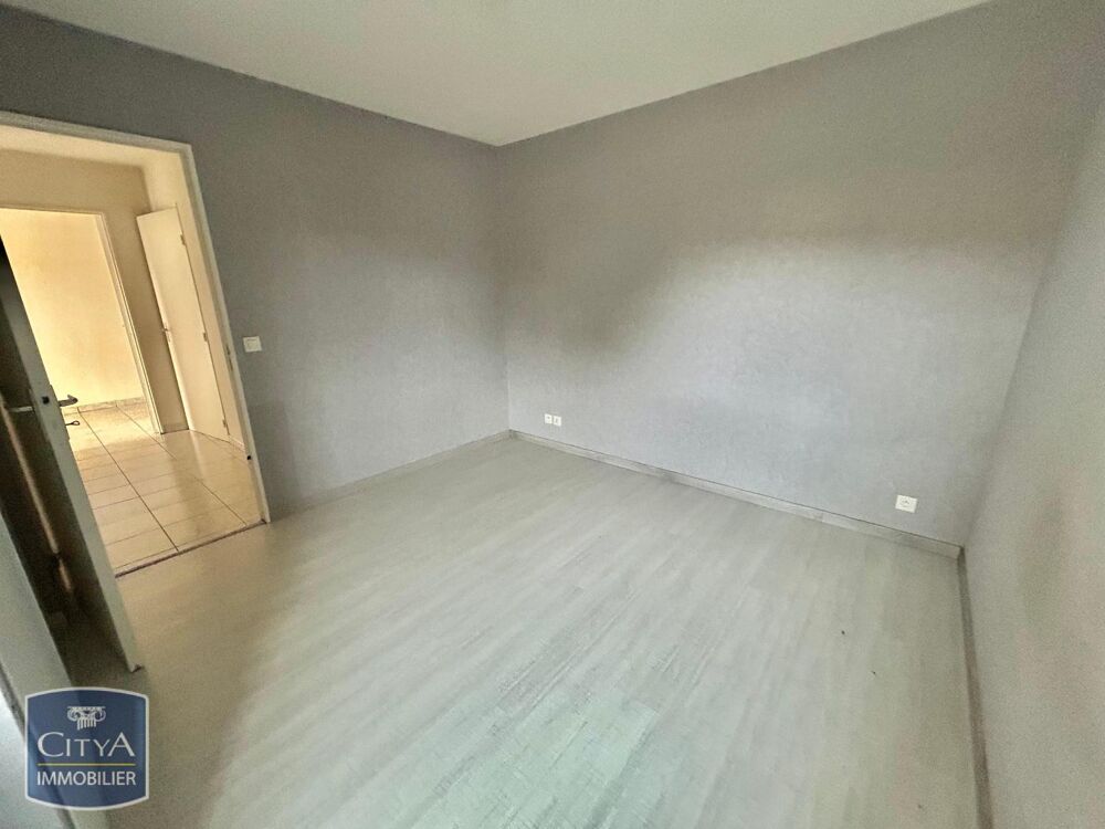 À LOUER : - Disponible début septembre - Appartement T2 ....