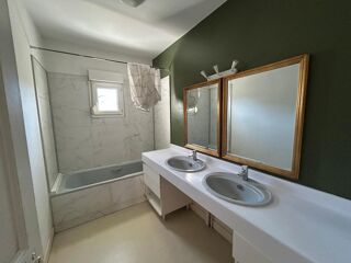  Appartement à louer 5 pièces 153 m²