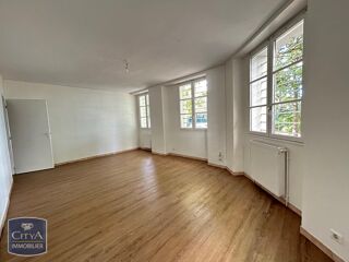  Appartement à louer 6 pièces 121 m²